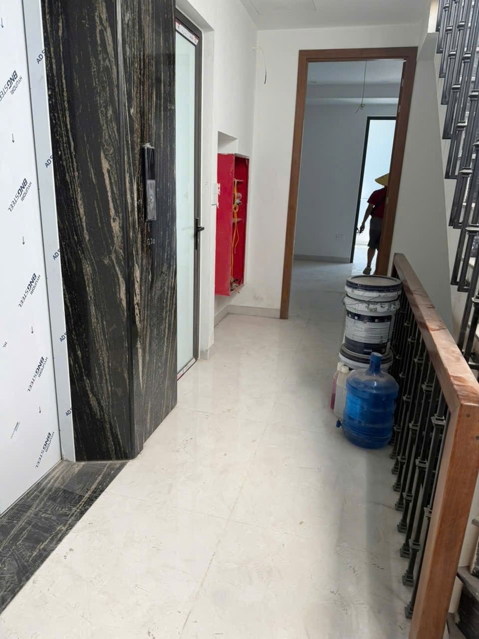 Hành lang sau khi hoàn tất vệ sinh sau xây dựng